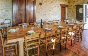 Maisons de vacances Nice Home In Saint-Meard-De-Gurcon : photos des chambres