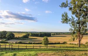 Maisons de vacances Stunning Home In Saint-mard-de-guron With 6 Bedrooms, Jacuzzi And Heated Swimming Pool : photos des chambres