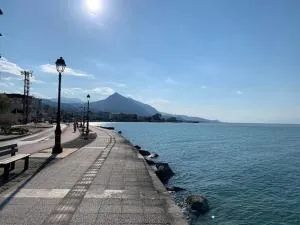 Whole Flat, Central Location, Seaside Town - Psilá Alónia