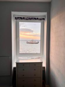 Anchorage, a lovely 2nd floor one bedroom apartment with fabulous seaviews