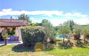 Maisons de vacances Awesome home in Saint-Sauveur-Lalande with Outdoor swimming pool, WiFi and 3 Bedrooms : photos des chambres