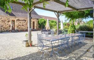 Maisons de vacances Beautiful home in Montferrand-du-Perigor with Outdoor swimming pool, WiFi and 6 Bedrooms : photos des chambres