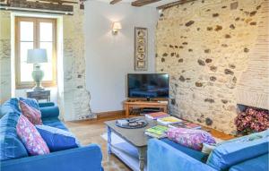 Maisons de vacances Beautiful home in Montferrand-du-Perigor with Outdoor swimming pool, WiFi and 6 Bedrooms : photos des chambres