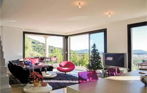 Maisons de vacances Beautiful Home In La Valette Du Var With Wifi, Private Swimming Pool And Outdoor Swimming Pool : photos des chambres