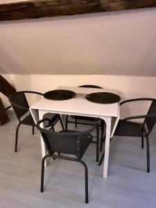 Appartements Chablis: grand studio en plein centre ville : photos des chambres