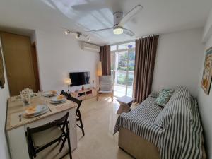 Ideal familias en urbanización de lujo a 600m de la playa Levante con Wifi, AC y Parking