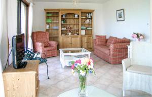 Maisons de vacances Beautiful Home In Trelevern With Wifi : photos des chambres