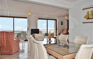 Beautiful Home In Trélévern With Wifi