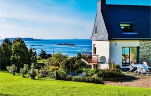 Beautiful Home In Trélévern With Wifi