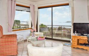 Maisons de vacances Beautiful Home In Trelevern With Wifi : photos des chambres