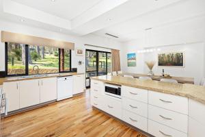 Redgum Treehouse - Outstanding luxury in the heart of wine country and minutes from the beaches