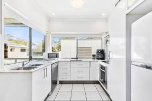 Smooth Sailing -Modern 2 bedroom apartment!