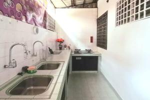 5 Bedroom 2 Bathrooms End-lot House, 3 parkings - Ipoh, Tambun