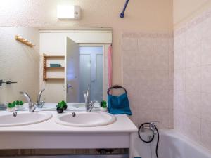 Appartements Apartment Lunik Orion-23 by Interhome : photos des chambres