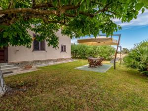 Apartment Villa Volpajola by Interhome