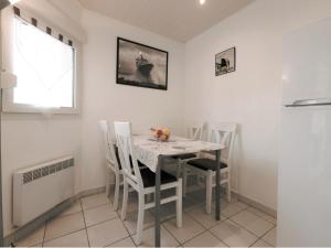 Appartements Apartment Cosy Coast - SMZ100 by Interhome : photos des chambres