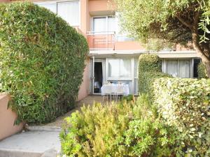 Apartment Les Jardins de la Mer-2 by Interhome