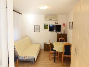 Holiday Home Tin by Interhome