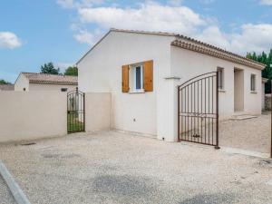 Maisons de vacances Holiday Home A la porte d'Avignon by Interhome : photos des chambres