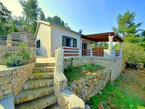 Holiday Home Flora by Interhome