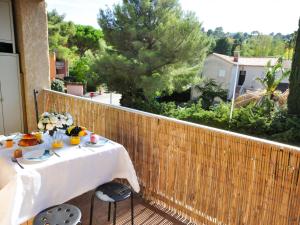 Apartment Les Lantanas-2 by Interhome