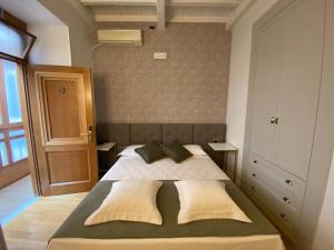 Double Room with Private Bathroom room in Rhona's Rooms B&B