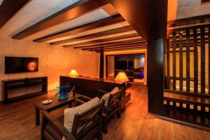 Manaspark Deluxe Hotel