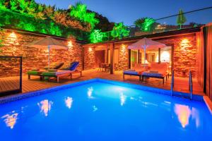 Manaspark Deluxe Hotel