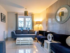 Modern townhouse with secure parking and garden - Pass the Keys