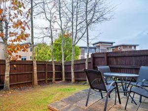 Modern townhouse with secure parking and garden - Pass the Keys