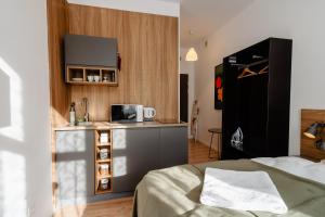 Elegant Very Berry Studios in Poznań Center by Noclegi Renters