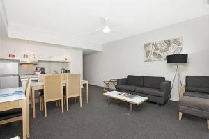 Pandanas Apt 2 (10th floor, Pool & City views)