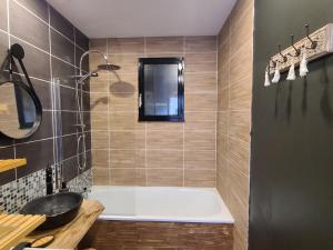 Maisons de vacances Gite La Voge-les-Bains, 3 pieces, 4 personnes - FR-1-589-418 : photos des chambres