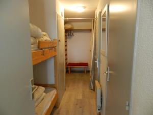 Appartement 6 pers, 1 cabine, au pied des pistes, balcon, ascenseur - FR-1-557A-50