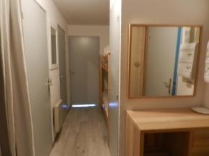 Appartement 6 pers, 1 cabine, au pied des pistes, balcon, ascenseur - FR-1-557A-50