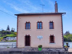 Maisons de vacances Gite La Roche-Neuville-Saint-Sulpice, 3 pieces, 4 personnes - FR-1-600-208 : Maison de Vacances