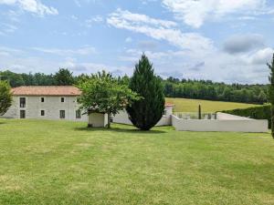 Maisons de vacances Gite Montmoreau, 5 pieces, 8 personnes - FR-1-653-105 : photos des chambres