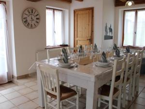 Maisons de vacances Gite Montmoreau, 5 pieces, 8 personnes - FR-1-653-105 : photos des chambres