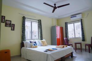 Hotel Yellow Bells