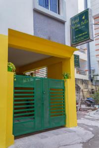 Hotel Yellow Bells