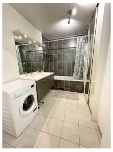 Appartements Superbe Appartement en Residence T3 Options Parking et Clim, lave-linge : photos des chambres