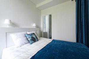 LA MARSEILLAISE 15 PERS PISCINE