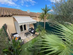 Maisons de vacances Mazet de vacances en duplex avec jardin acces piscine proche de Saint Tropez : photos des chambres