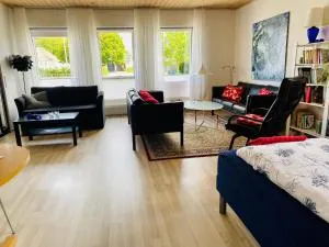 Hyggeligt byhus ved glasværkstedet på Nordmors - Hesselbjerg