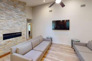 Gator Pool and Hot Tub House -1.5 miles to Stadium