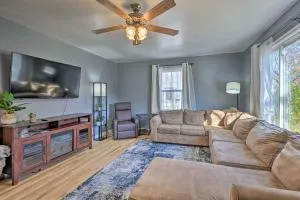 Charming Family Home about 4 Mi to Granite Peak! - Schofield