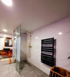 Maisons de vacances Le doux refuge - SPA privatif - Romantique - Calme : photos des chambres