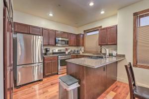 Cozy Central Glenwood Springs Condo with 2 Decks!