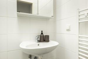 Cozy Apartment Steps Away from Wiener Stadthalle