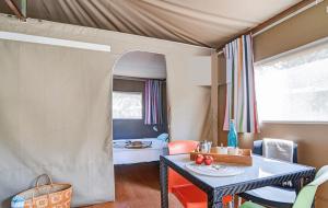 Campings Hebergements sur camping au bord de la mer : photos des chambres